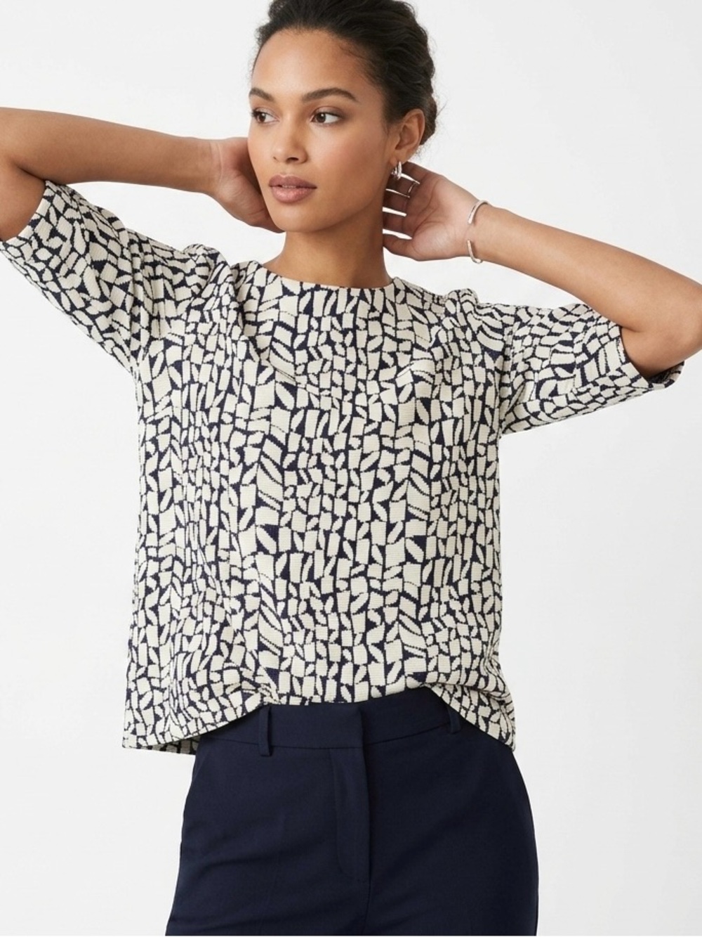 Ann Taylor Navy Cream Mosaic Geometric Textured Knit Structured Boxy Blouse L